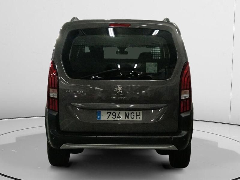 Usado Peugeot Rifter Allure 131 CV (96 kW) 2023 Gris Monovolumen