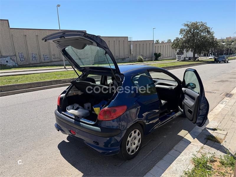 Usado Peugeot 206 75 CV (55 kW) 2003 Azul Berlina