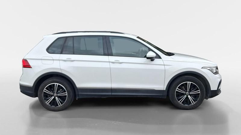 Usado VW Tiguan Life 150 CV (110 kW) 2022 Blanco SUV