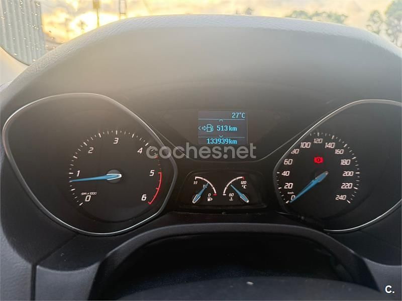Rojo Usado 2012 Ford Focus Trend Berlina | 5900 € (Buen precio) - Imagen 1/2