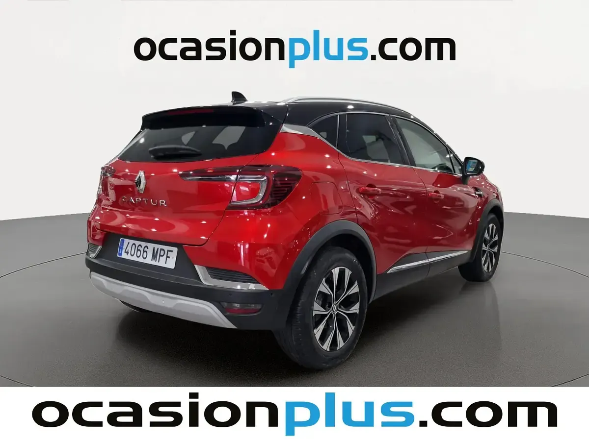 Usado Renault Captur Techno 91 CV (66 kW) 2024 Rojo SUV