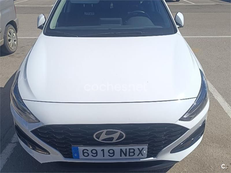 Usado Hyundai i30 96 CV (70 kW) 2025 Blanco Berlina