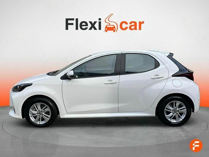 Usado Toyota Yaris Hybrid Business Edition 116 CV (85 kW) 2021 Blanco Berlina