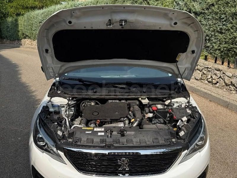 Usado Peugeot 308 SW Access 100 CV (73 kW) 2019 Blanco Familiar
