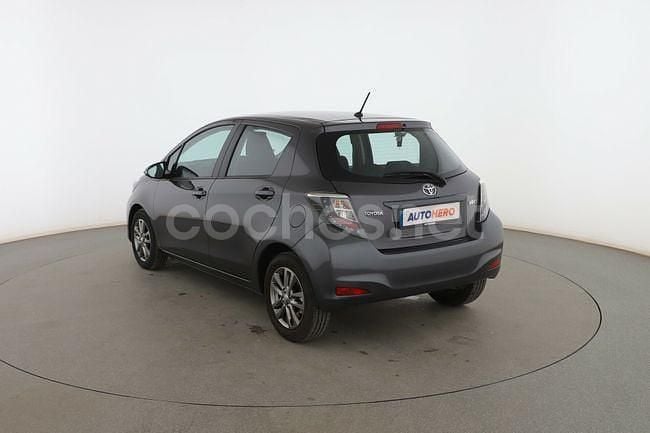 Usado Toyota Yaris Active 91 CV (66 kW) 2014 Gris Berlina