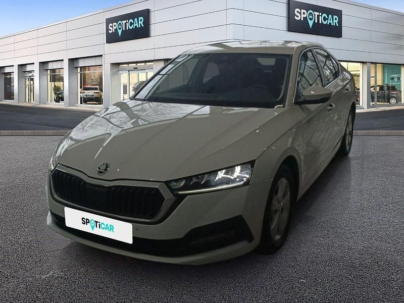 Usado Skoda Octavia Ambition 150 CV (110 kW) 2021 Blanco Familiar