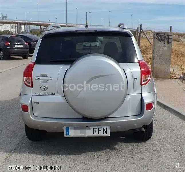 Usado Toyota RAV4 Premium 177 CV (130 kW) 2006 Gris / plata SUV