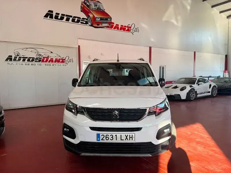 Usado Peugeot Rifter Allure 100 CV (73 kW) 2022 Blanco Monovolumen