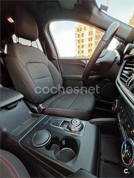 Usado Ford Kuga ST-Line 225 CV (165 kW) 2023 Gris / plata SUV
