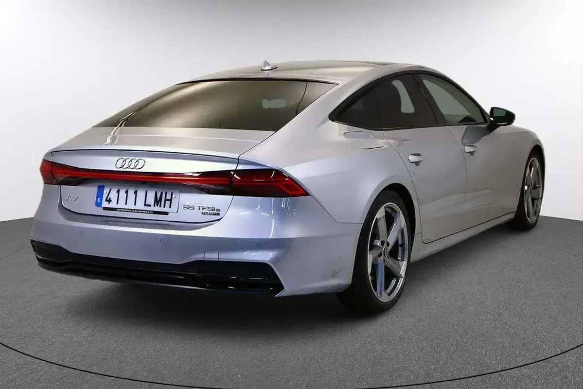 Usado Audi A7 Ambiente 367 CV (269 kW) 2021 Plateado Berlina