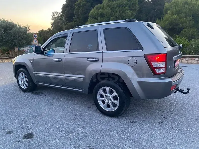 Usado Jeep Grand Cherokee Overland 218 HP (160 kW) 2010 Preto SUV