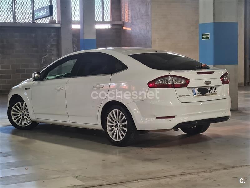 Usado Ford Mondeo Titanium 140 CV (102 kW) 2013 Blanco Berlina