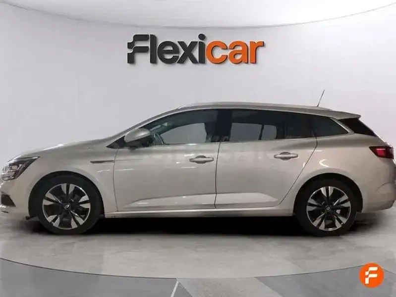 Usado Renault Mégane GrandTour Zen 115 CV (84 kW) 2021 Gris / plata Familiar