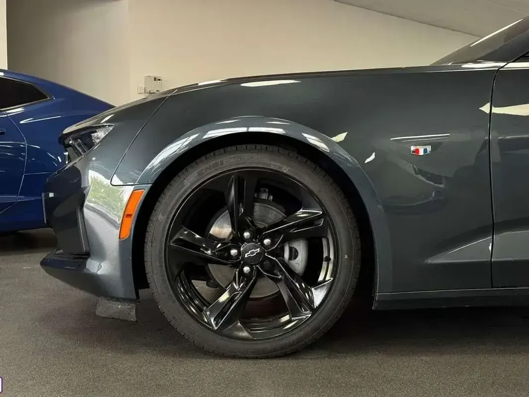 Usado Chevrolet Camaro 340 CV (250 kW) 2022 Gris Coupe