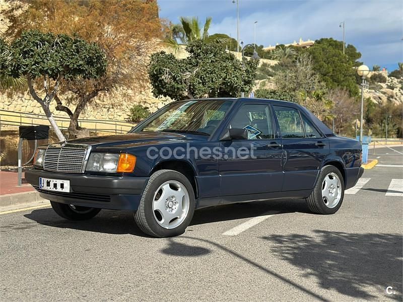Usado Mercedes 190 109 CV (80 kW) 1991 Azul Berlina