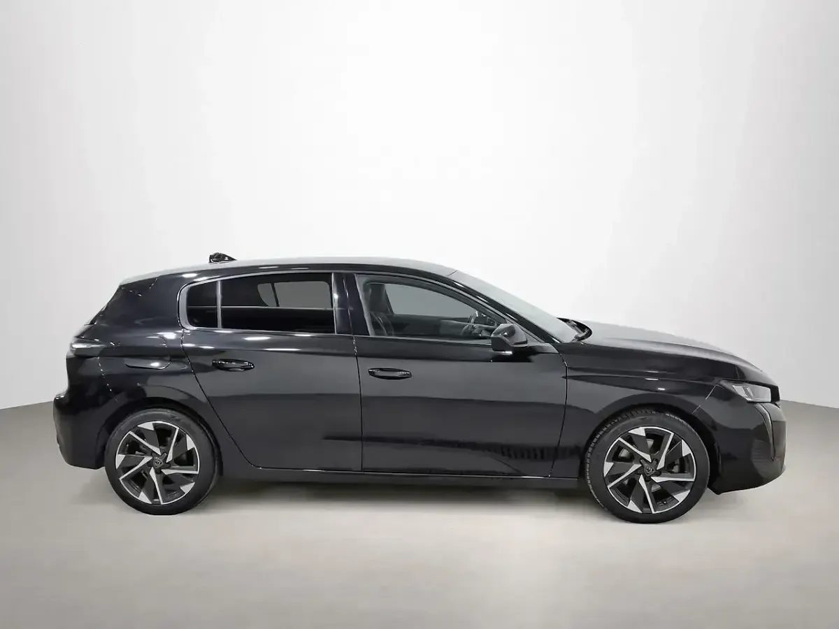 Usado Peugeot 308 Allure 131 CV (96 kW) 2023 Negro Utilitario