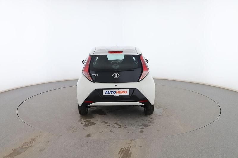 Usado Toyota Aygo X-play 70 CV (51 kW) 2017 Blanco Utilitario
