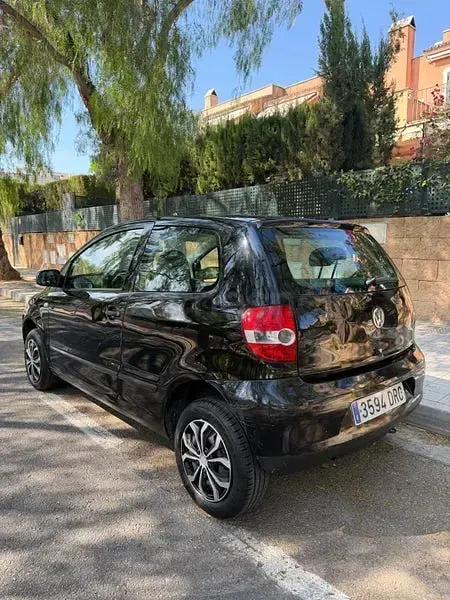 Usado VW Fox 75 CV (55 kW) 2005 Negro Utilitario