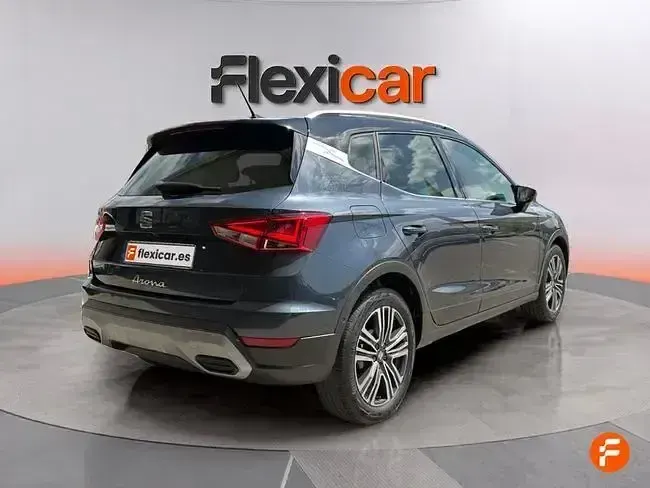 Usado Seat Arona Xperience 110 CV (80 kW) 2023 Gris SUV