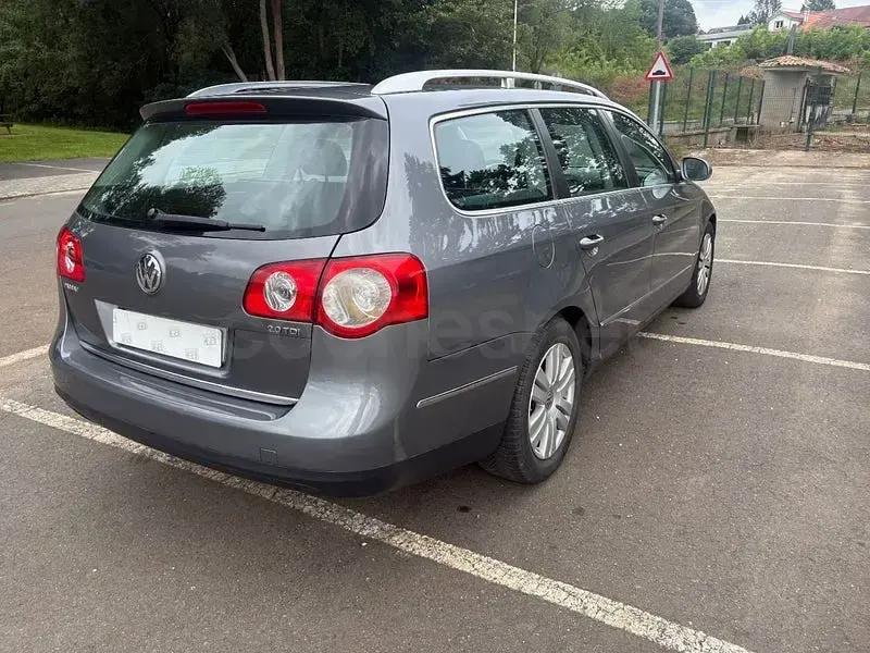 Usado VW Passat Advance 140 CV (102 kW) 2006 Gris / plata Familiar