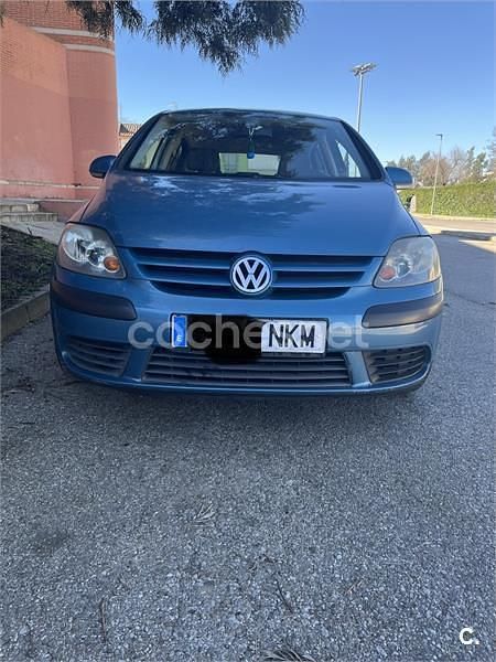 Usado VW Golf IV 75 CV (55 kW) 2005 Azul Berlina