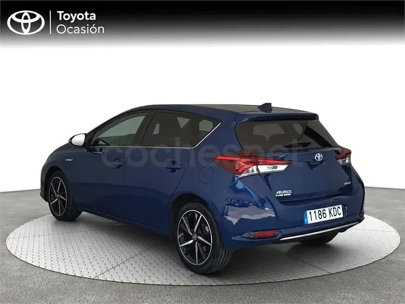 Usado Toyota Auris Hybrid 136 CV (100 kW) 2017 Negro Berlina