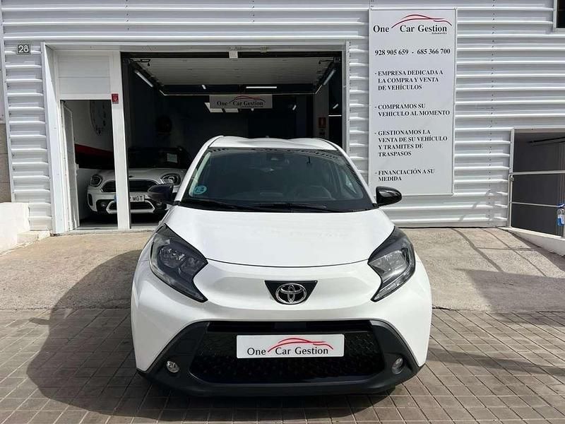 Usado Toyota Aygo Play 72 CV (52 kW) 2022 Blanco Utilitario