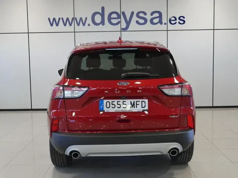 Usado Ford Kuga Titanium 225 CV (165 kW) 2023 Rojo SUV