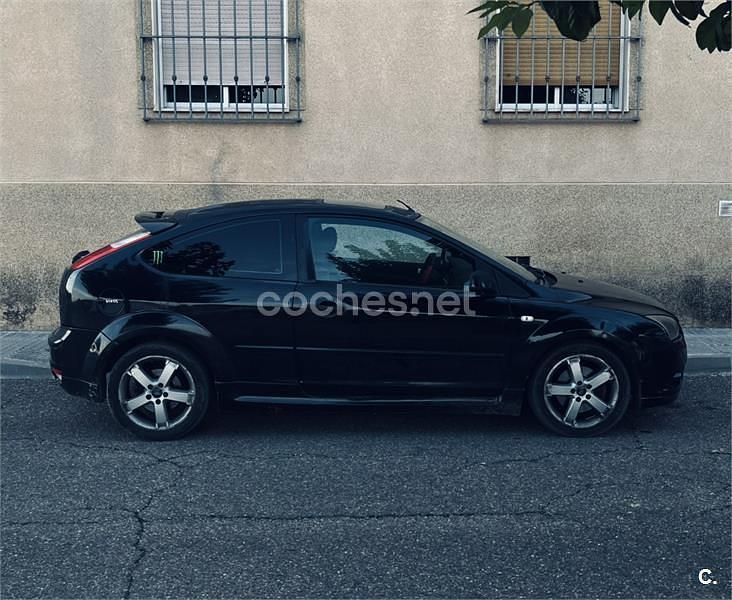 Usado Ford Focus Trend 115 CV (84 kW) 2007 Negro Berlina