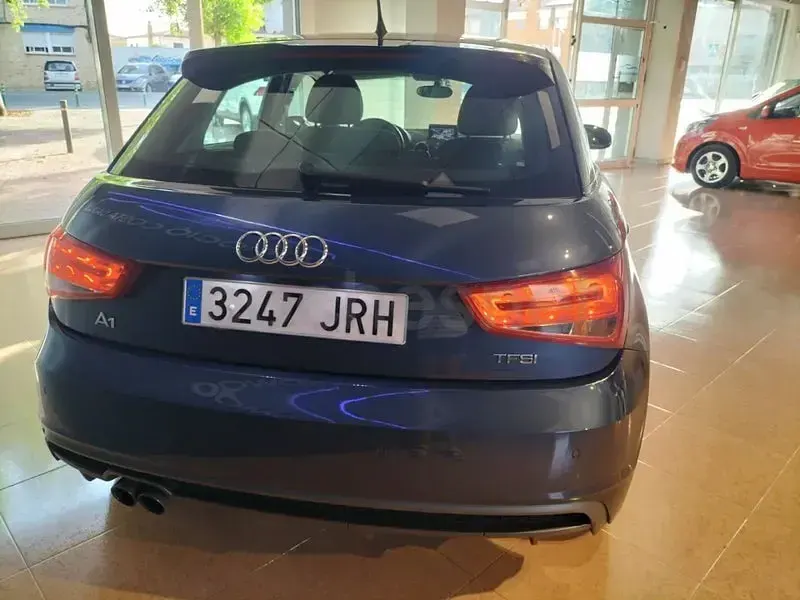 Usado Audi A1 Sportback Attraction 125 CV (91 kW) 2016 Azul Utilitario