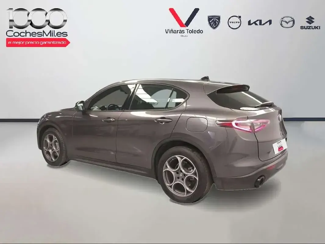 Usado Alfa Romeo Stelvio Sprint 160 CV (117 kW) 2024 Gris SUV