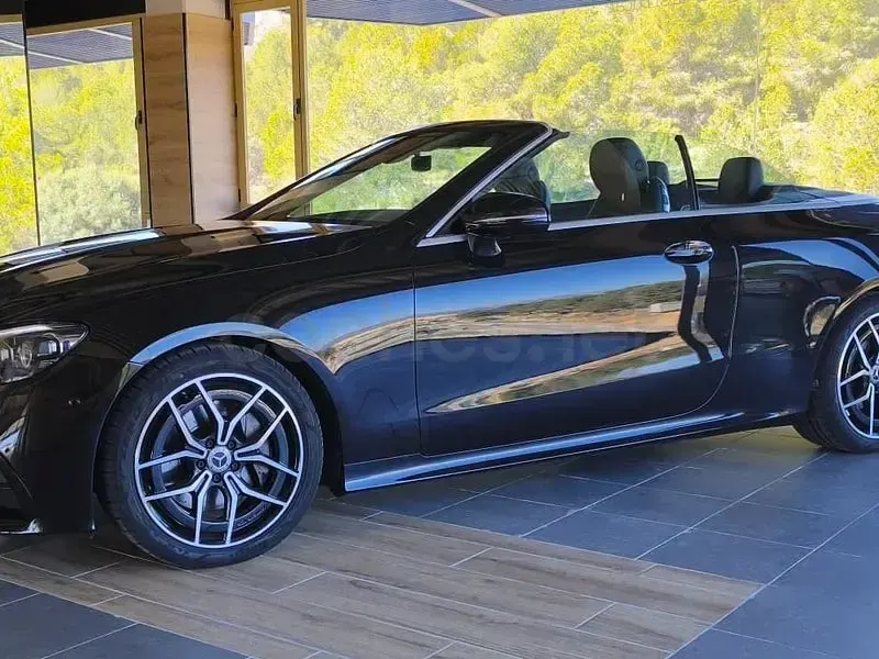 Usado Mercedes E220 194 CV (142 kW) 2021 Negro Descapotable
