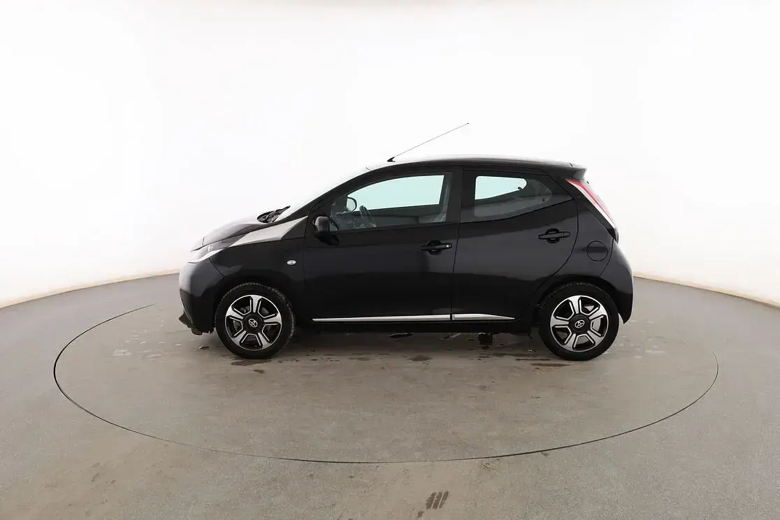 Usado Toyota Aygo X-clusiv 70 CV (51 kW) 2015 Negro Utilitario