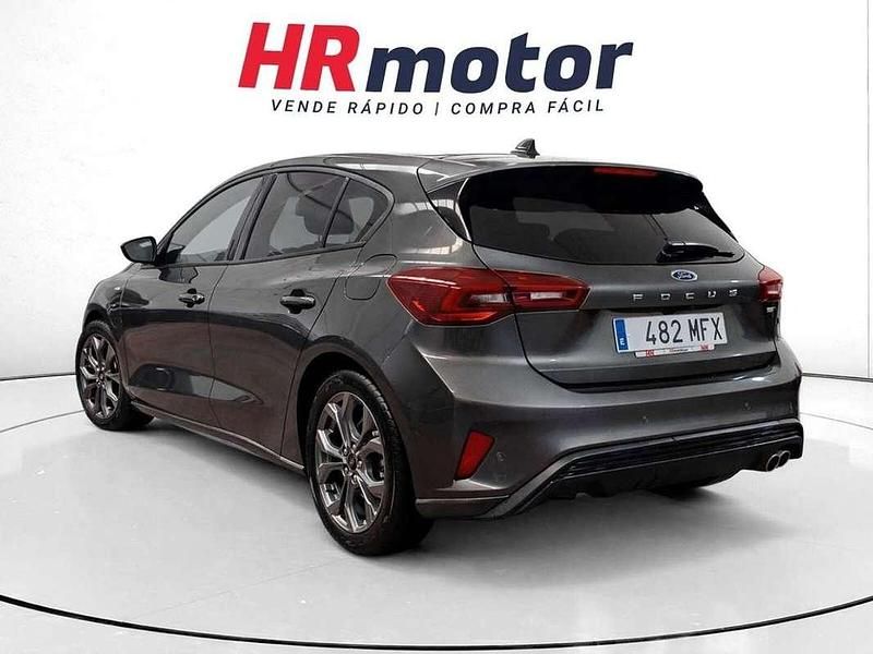 Usado Ford Focus ST-Line 156 CV (114 kW) 2023 Gris Utilitario