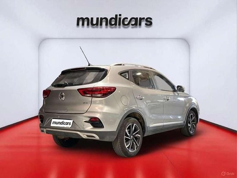 Usado MG ZS Luxury 105 CV (77 kW) 2023 Plateado SUV
