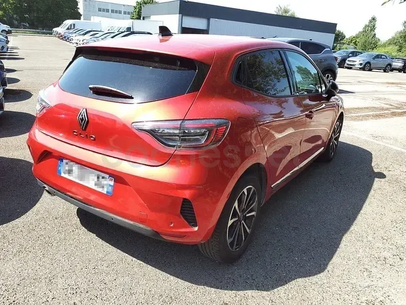 Usado Renault Clio V Techno 90 CV (66 kW) 2024 Rojo Berlina