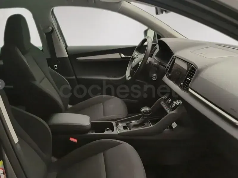 Usado Skoda Karoq SportLine 150 CV (110 kW) 2023 Gris / plata SUV