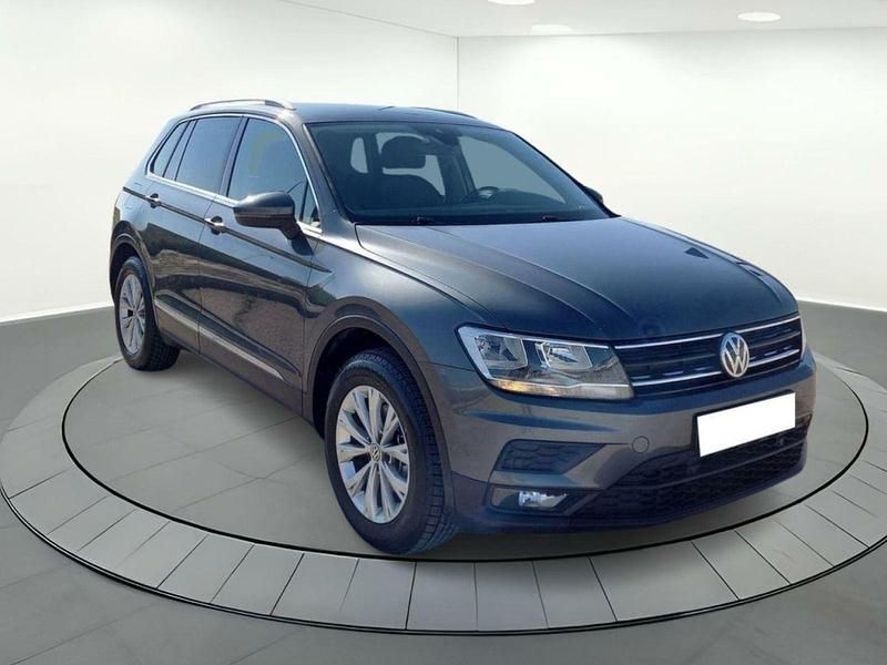 Usado VW Tiguan Comfortline 151 CV (111 kW) 2019 Gris SUV