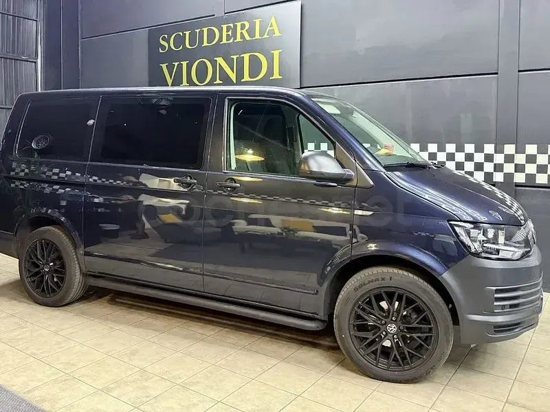 Usado VW Caravelle Trendline 102 CV (75 kW) 2017 Azul Van