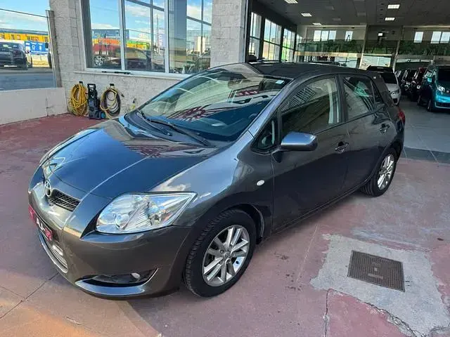 Usado Toyota Auris X-plore 101 CV (74 kW) 2009 Gris plata Utilitario