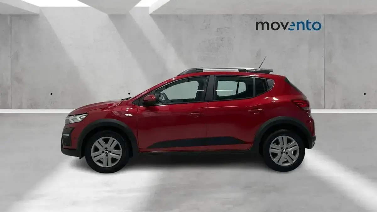Usado Dacia Sandero Comfort 91 CV (66 kW) 2021 Rojo Berlina