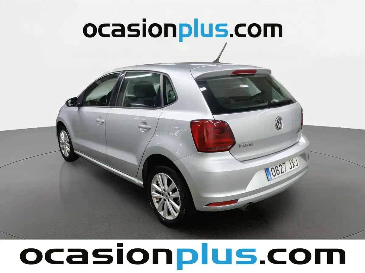 Usado VW Polo Advance 90 CV (66 kW) 2017 Gris Berlina