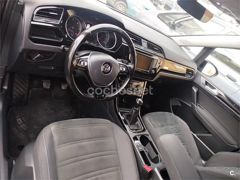 Usado VW Touran Sportline 115 CV (84 kW) 2016 Negro Monovolumen