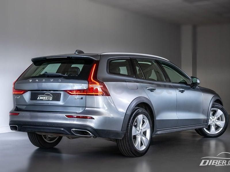 Usado Volvo V60 CC Pro 190 CV (139 kW) 2019 Gris / plata Familiar