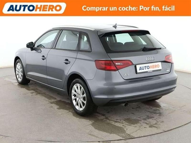 Usado Audi A3 Attraction 110 CV (80 kW) 2015 Gris Utilitario