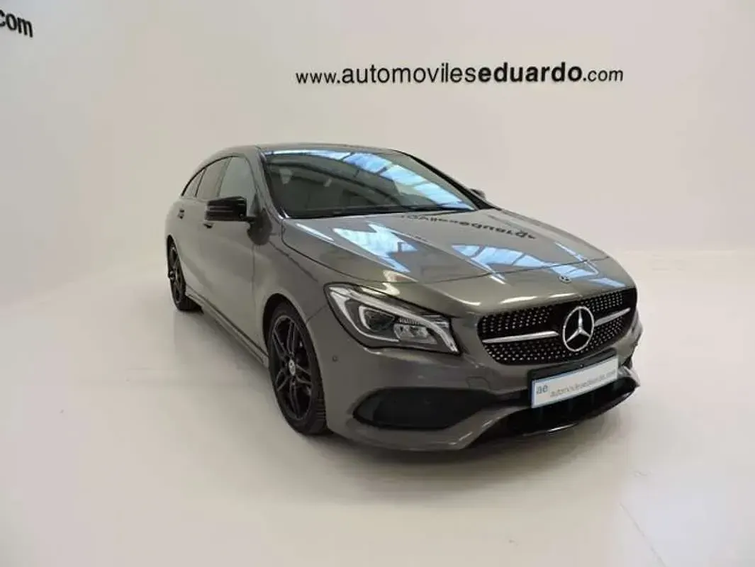 Usado Mercedes CLA200 Shooting Brake 136 CV (100 kW) 2018 Gris Familiar