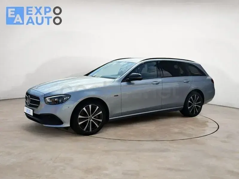 Usado Mercedes E300 320 CV (235 kW) 2020 Gris / plata Familiar