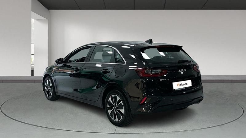 Nuevo Kia Ceed 100 CV (73 kW) 2025 Negro Utilitario