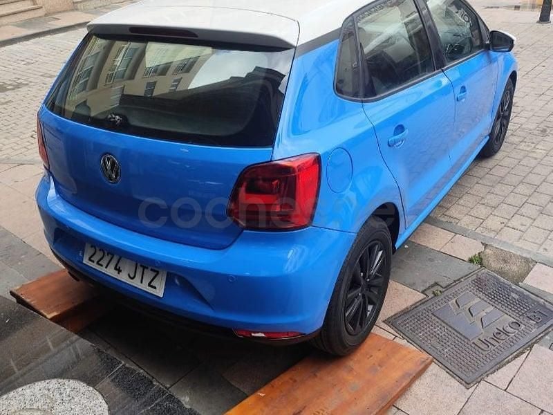 Usado VW Polo Advance 90 CV (66 kW) 2016 Azul Berlina