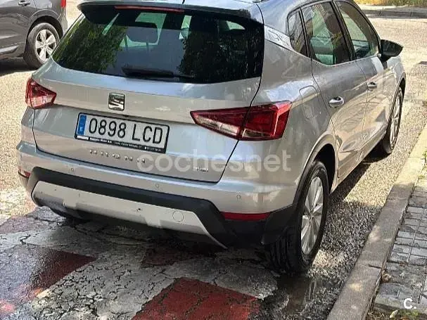 Usado Seat Arona XCELLENCE 90 CV (66 kW) 2019 Gris / plata SUV
